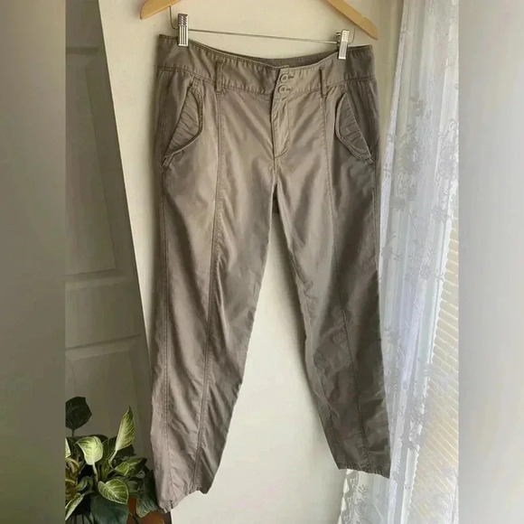 Calvin Klein Pants Women’s Size 8 Light Brown Button Flap Pockets Tapered Leg - Picture 1 of 8